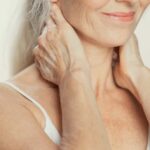 Pourquoi le cou est-il une zone de la peau particulièrement sensible ?